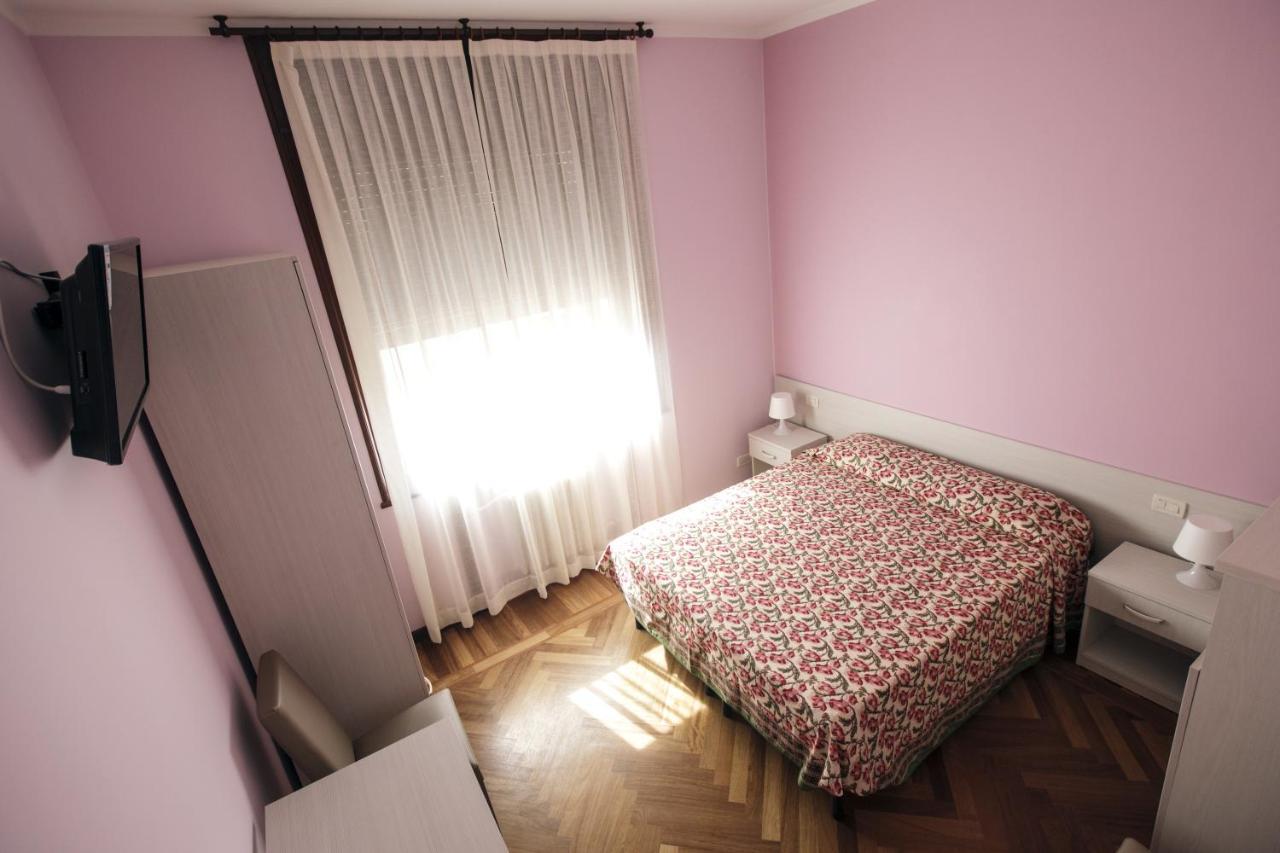 Italy Inn Janov Pokoj fotografie