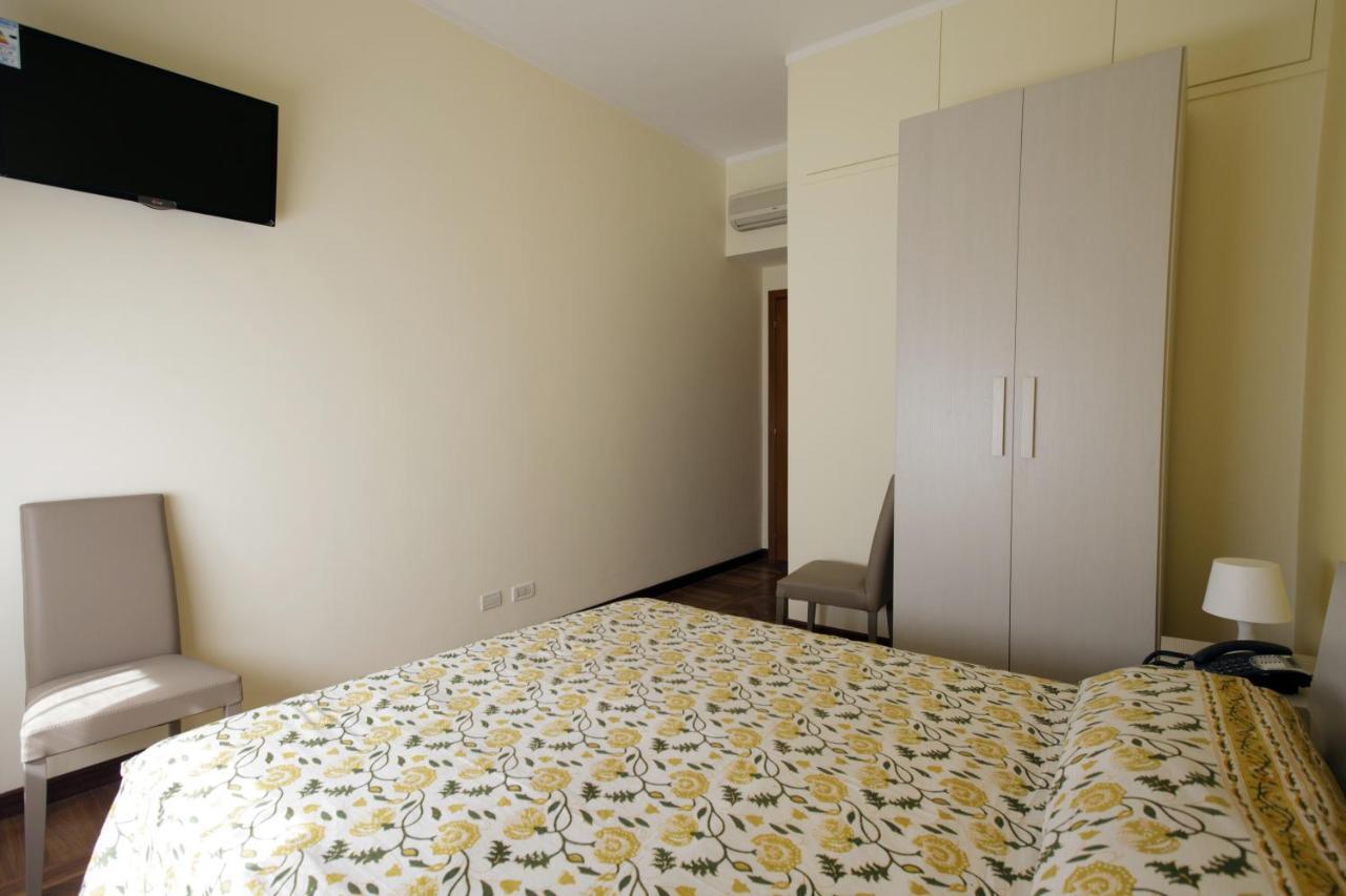 Italy Inn Janov Pokoj fotografie